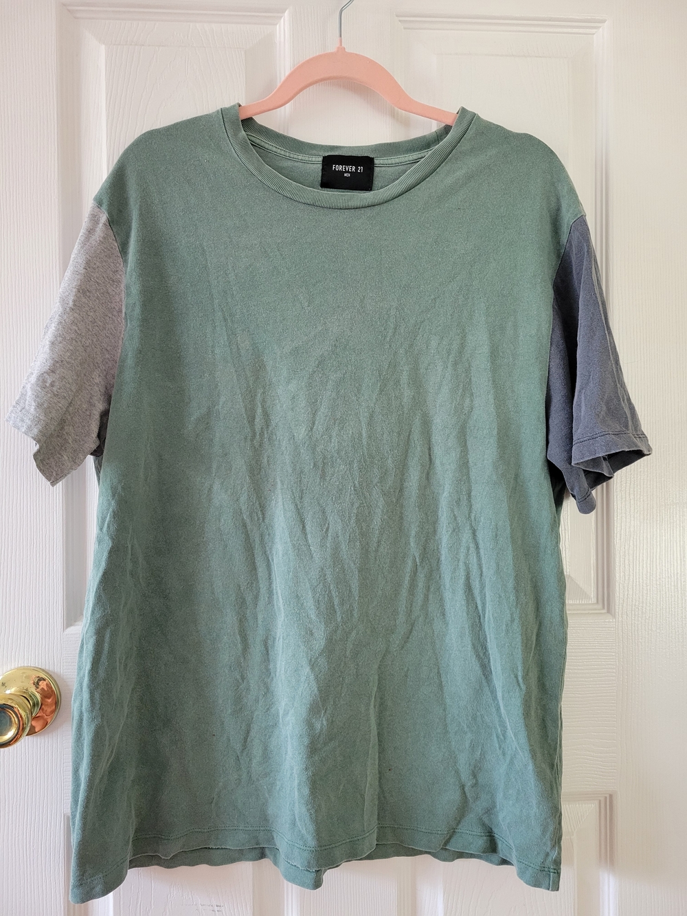 Forever 21 Men’s Short-Sleeve Tee in Sage Green with Gray Contrast Sleeves
